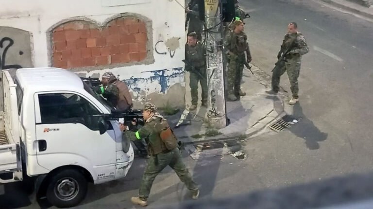 Violência na Zona Norte: Operação Policial Tenta Deter Expansão do Comando Vermelho e Paralisa Comunidades, Rio