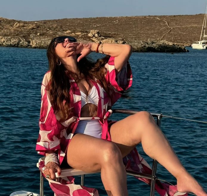 Icônica e Radiante: Susana Vieira Celebra 83 Anos com Estilo em Mykonos, na Grécia
